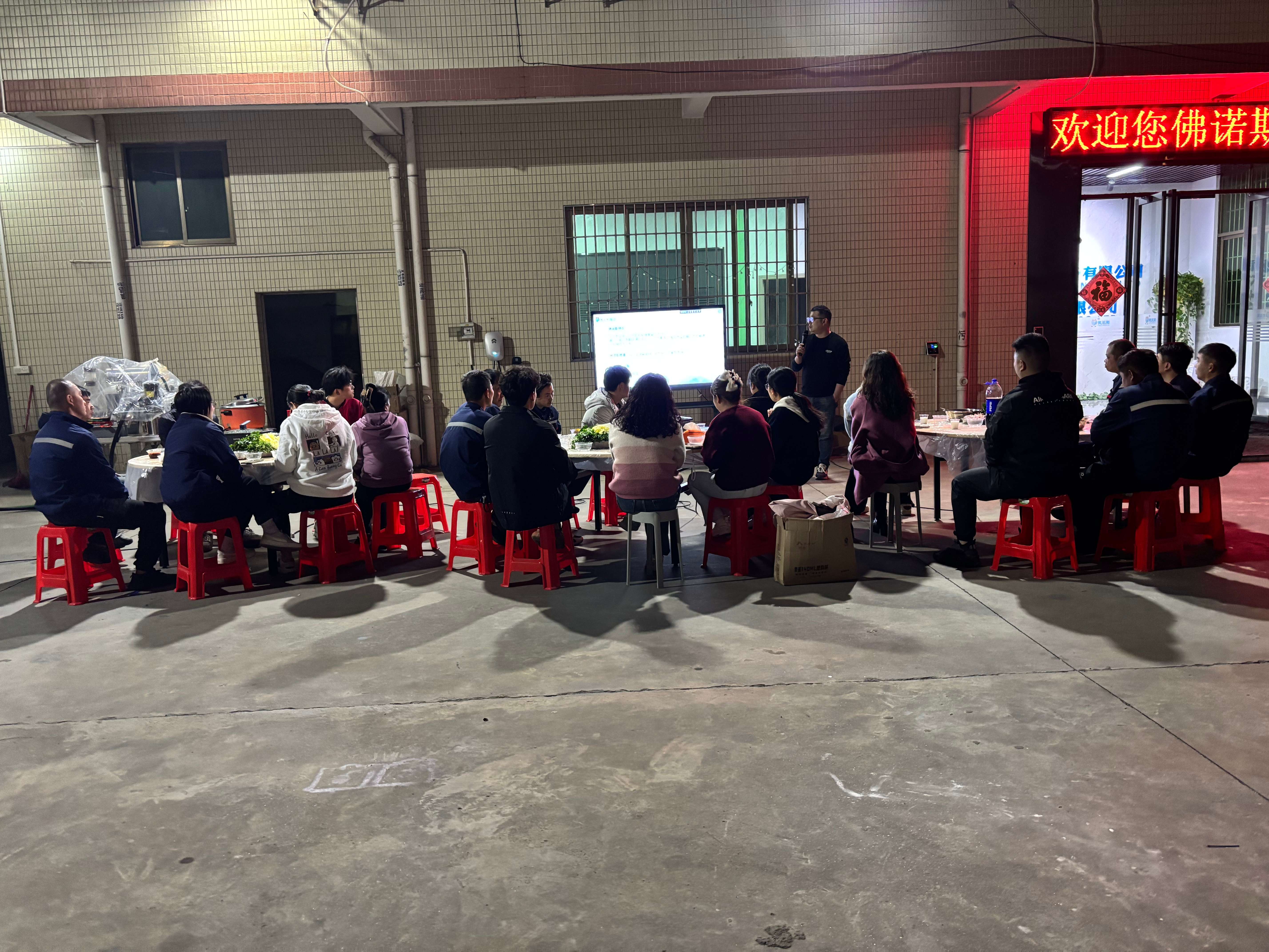 Посрещане на 2025 г.: Нека заедно създадем по-светло бъдеще